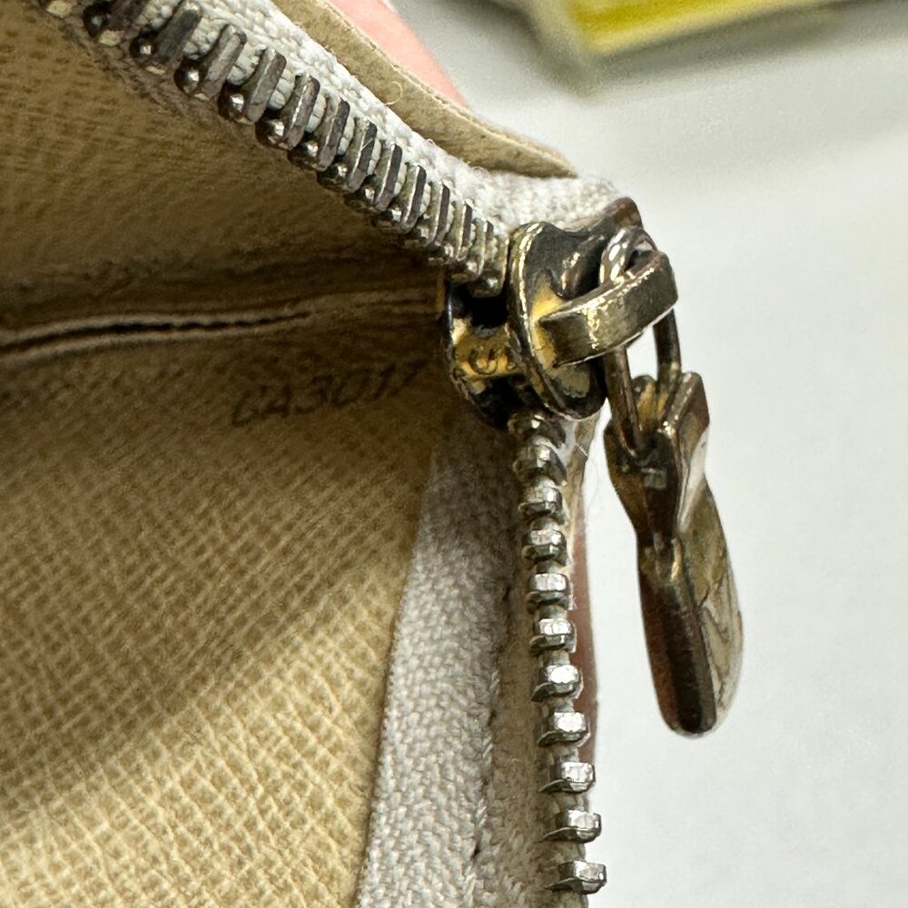 Authentic Louis Vuitton Damier Azur Key Pouch - Picture 2 of 11